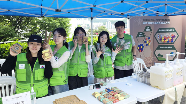 [서울=뉴시스] 명지대는 지난달 27일 인문캠퍼스 학생회관에서 교내 리필스테이션 프로그램 '용기있G 캠페인'을 진행했다. (사진=명지대 제공) 2026.06.04. photo@newsis.com *재판매 및 DB 금지