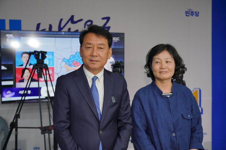[서울=뉴시스] 이영환 기자 = 이광재 더불어민주당 경기 하남갑 국회의원 보궐선거 후보가 4일 오전 경기 하남시 선거사무소에서 당선이 확실해지자 소감을 전하고 있다. (사진=이광재 캠프 제공) 2026.06.04. photo@newsis.com *재판매 및 DB 금지