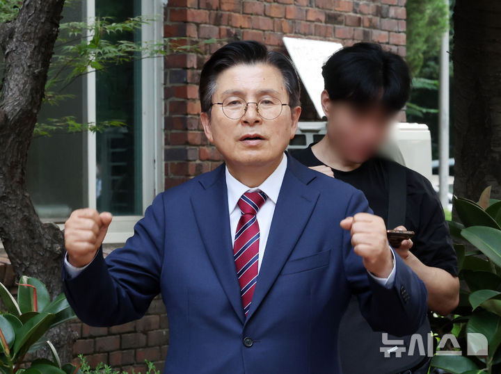 [서울=뉴시스] 배훈식 기자 = 투표용지 부족 사태가 불거진 6·3 지방선거를 두고 부정선거라고 주장하는 황교안 자유와혁신 대표의 사위인 대전지검 부부장검사가 사의를 표한 것으로 파악됐다. 사진은 황 대표. 2026.06.10. dahora83@newsis.com