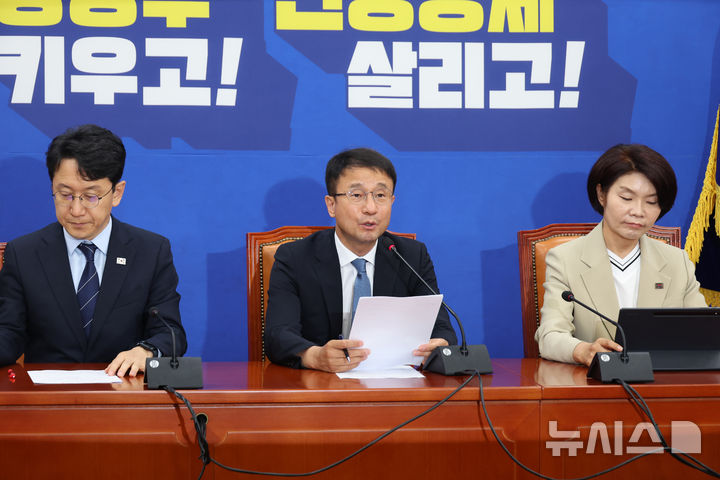 [서울=뉴시스] 고승민 기자 = 한병도 더불어민주당 원내대표가 4일 서울 여의도 국회에서 열린 정책조정회의에서 발언하고 있다. 2026.06.04. kkssmm99@newsis.com