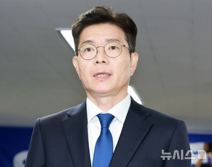 [서울=뉴시스] 김근수 기자 = 정원오 더불어민주당 서울시장 후보자가 4일 서울 중구 세종대로 선거상황실에서 승복 선언 관련 발언을 하고 있다. (공동취재) 2026.06.04. photo@newsis.com