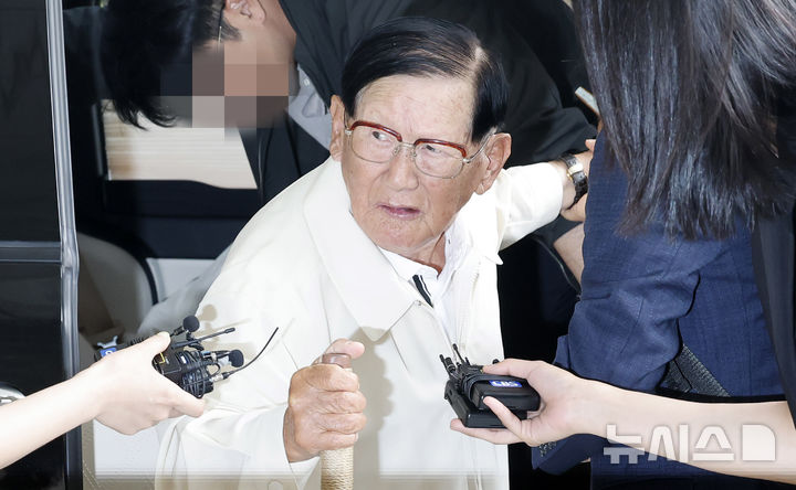 [서울=뉴시스] 김혜진 기자 = 신천지의 국민의힘 집단 당원 가입 의혹을 들여다보는 합동수사본부(본부장 김태훈 대전고검장)가 교단의 '정점' 이만희 총회장에 대한 신병 확보에 나섰다. 사진은 이 총회장. 2026.06.22. jini@newsis.com