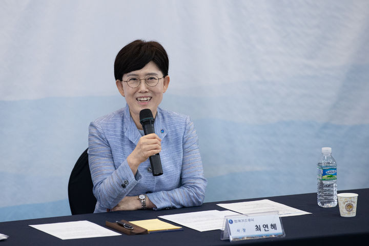 [세종=뉴시스] 한국가스공사는 지난 4일 인천 연수구 가스공사 인천생산기지에서 열린 LNG캐나다 카고 수도권 첫 입항 기자간담회를 개최했다고 5일 밝혔다. (사진=가스공사 제공) 2026.06.05. photo@newsis.com *재판매 및 DB 금지