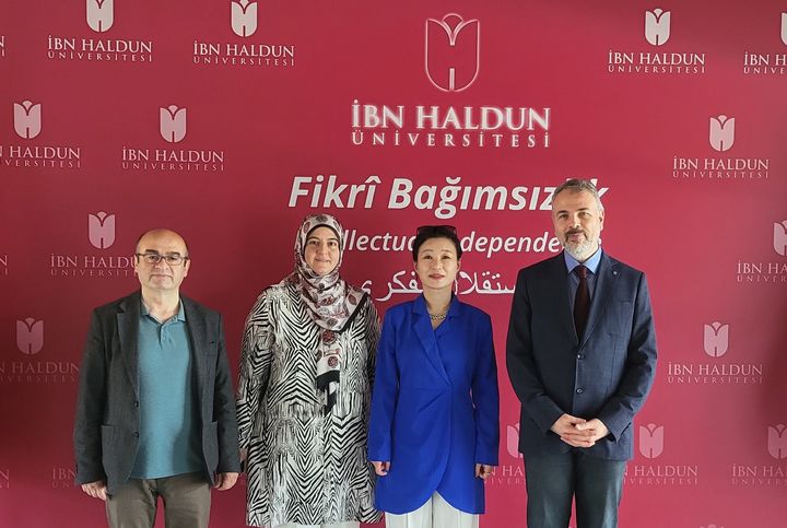 [서울=뉴시스] 동덕여대가 지난달 18일 튀르키예 이스탄불의 이븐할둔대학교(Ibn Haldun University)를 방문해 국제 교류 협력을 위한 업무협약을 체결했다. (사진=동덕여대 제공) 2026.06.05. photo@newsis.com *재판매 및 DB 금지