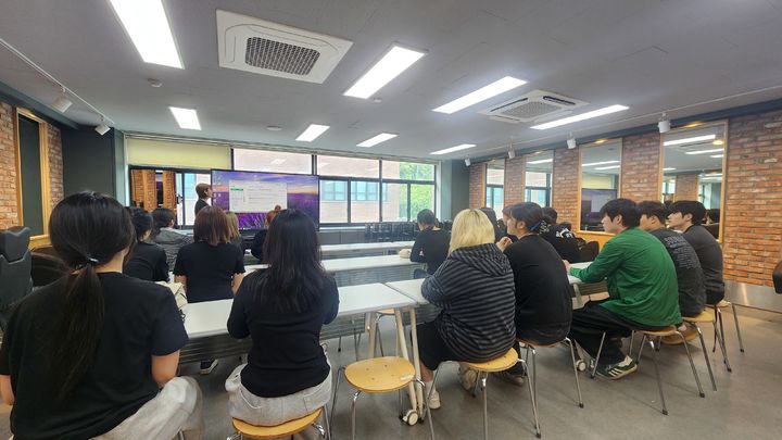 [대전=뉴시스] 우송정보대 뷰티디자인학부 헤어디자인전공 우수매칭 프로그램 모습. (사진=우송정보대 제공) 2026.06.05. photo@newsis.com *재판매 및 DB 금지