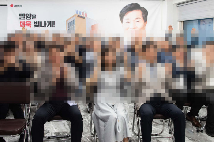 [밀양=뉴시스] 지난 4일 시장 선거사무소에서 보도자료와 함께 배포한 사진. 2026.05.05. alk9935@newsis.com *재판매 및 DB 금지