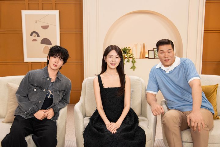 [서울=뉴시스] SBS 예능 프로그램 '자식방생프로젝트 합숙맞선 시즌2 진행을 맡은 방송인 서장훈, 배우 이요원, 전 배구선수 김요한. (사진=SBS 제공) 2026.06.05. photo@newsis.com *재판매 및 DB 금지