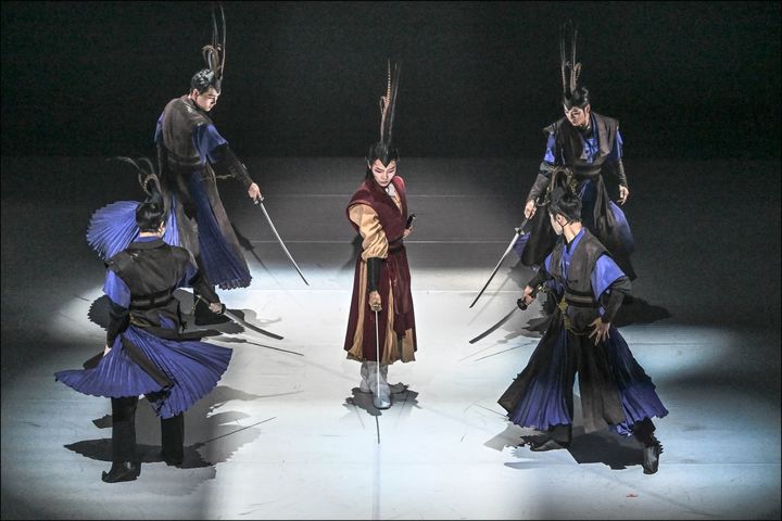 '번개의 서슬'을 보여주는 장검무. (사진=서울시무용단 제공) *재판매 및 DB 금지