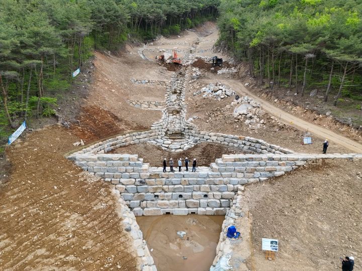 [대전=뉴시스] 경남 산청군 산사태 피해지 복구작업 모습.(사진=산림청 제공) *재판매 및 DB 금지