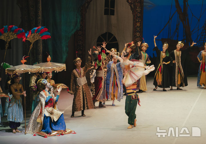 [서울=뉴시스]광주시립발레단 '해적' 공연 장면. (사진=광주시립발레단·BAKi)