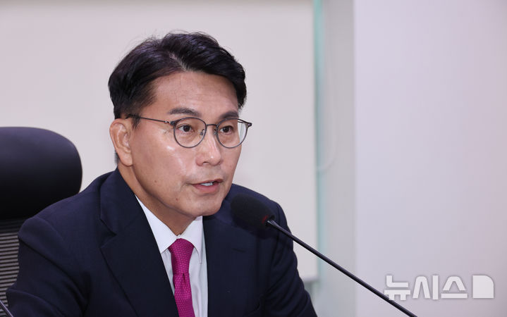 [서울=뉴시스] 김금보 기자 = 윤상현 국민의힘 의원이 5일 오전 서울 여의도 국회 의원회관에서 열린 '6.3 지방선거 평가와 고찰 토론회'에서 발언을 하고 있다. 2026.06.05. kgb@newsis.com