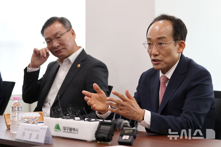 [대구=뉴시스] 이무열 기자 = 9일 법조계에 따르면 서울중앙지법 형사합의34부(부장판사 한성진)는 당초 10일 예정됐던 추경호 대구시장 당선인의 내란 중요임무 종사 혐의 사건 속행 공판기일을 오는 17일로 변경했다. 2026.06.09 lmy@newsis.com