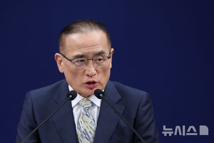 [서울=뉴시스] 고범준 기자 = 위성락 국가안보실장이 5일 청와대 춘추관에서 이재명 대통령의 순방 일정 관련 브리핑을 하고 있다. (청와대통신사진기자단) 2026.06.05. bjko@newsis.com