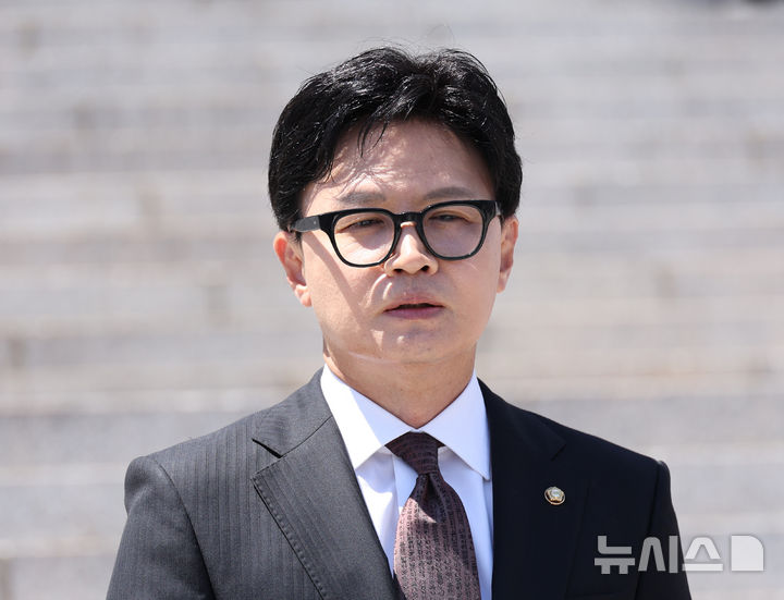 [서울=뉴시스] 김금보 기자 = 한동훈 무소속 부산 북구갑 국회의원 당선인이 5일 오후 서울 여의도 국회에서 본회의 출석에 앞서 기자회견을 하고 있다. 2026.06.05. kgb@newsis.com