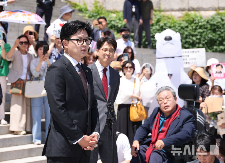 [서울=뉴시스] 김금보 기자 = 한동훈 무소속 부산 북구갑 국회의원 당선인이 5일 오후 서울 여의도 국회에서 본회의 출석에 앞서 기자회견을 하고 있다. 2026.06.05. kgb@newsis.com
