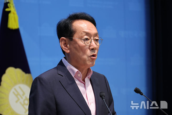 [서울=뉴시스] 김금보 기자 = 김도읍 국민의힘 의원이 5일 오후 서울 여의도 국회 소통관에서 원내대표 출마 선언을 하고 있다. 2026.06.05. kgb@newsis.com