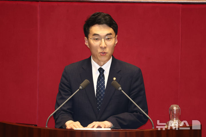 [서울=뉴시스] 고승민 기자 = 김남국 더불어민주당 의원이 5일 서울 여의도 국회에서 열린 본회의에서 당선 인사를 하고 있다. 2026.06.05. kkssmm99@newsis.com