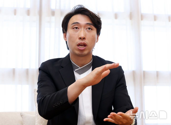 [서울=뉴시스] 최진석 기자 = 원불교 열쇠교당 정효천 교무가 5일 서울 동작구 원불교소태산 기념관에서 뉴시스와 인터뷰를 하고 있다. 2026.06.06. myjs@newsis.com