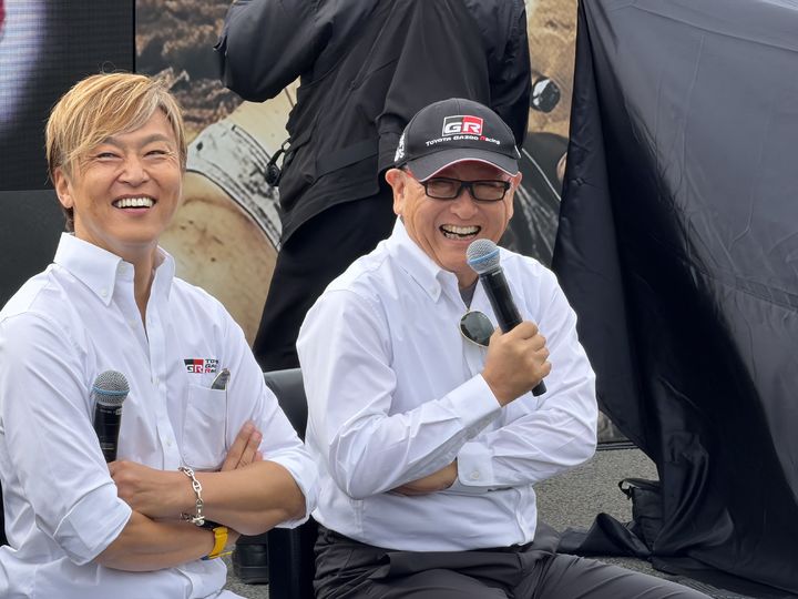 [시즈오카(일본)=뉴시스] 김민성 기자 = 5일 일본 시즈오카현 후지스피드웨이에서 진행된 '슈퍼 타이큐 시리즈'에서 토요다 아키오 토요타자동차 회장이 북미산 캠리 소개 행사에 참석해 발언하고 있다. 2026.06.05. kms@newsis.com *재판매 및 DB 금지