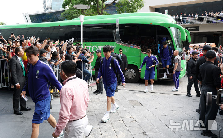 [과달라하라(멕시코)=뉴시스] 전신 기자 = 축구국가대표팀 선수들이 5일(현지 시간) 멕시코 과달라하라 대표팀 숙소로 들어서고 있다. 2026.06.06. photo1006@newsis.com