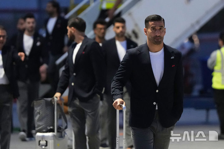 [티후아나=AP/뉴시스] 2026 국제축구연맹(FIFA) 북중미 월드컵을 앞두고 멕시코에 도착한 이란 축구대표팀. 2026.06.07.