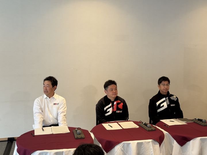 [시즈오카(일본)=뉴시스] 김민성 기자 = (왼쪽부터) 이토 나오아키 가주 레이싱 컴퍼니 32호차 엔지니어 리더, 타카하시 토모야 토요타 가주 레이싱 사장, 에구치 나오토 가주 레이싱 컴퍼니 슈퍼 타이큐 총괄. 2026.06.06. kms@newsis.com. *재판매 및 DB 금지