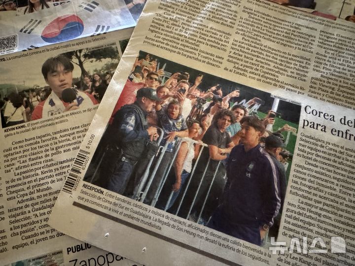 [과달라하라(멕시코)=뉴시스]홍명보호 과달라하라 입성을 조명한 멕시코 신문. (사진=안경남 기자)