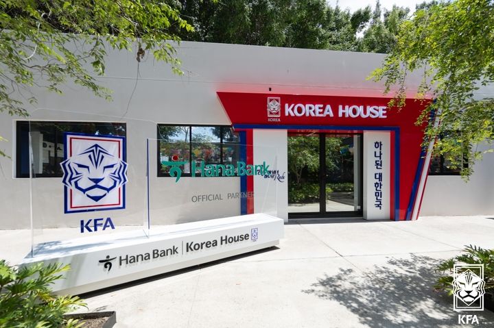 [서울=뉴시스] 대한축구협회, 2026 국제축구연맹(FIFA) 북중미 월드컵 대비 베이스캠프지에 하나은행 코리아하우스 운영. (사진=대한축구협회 제공) *재판매 및 DB 금지