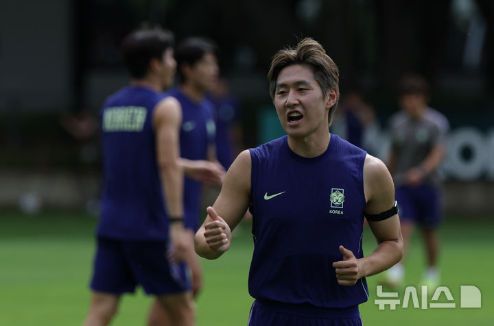 [사포판(멕시코)=뉴시스] 김명년 기자 = 축구 국가대표팀 이강인이 6일(현지 시간) 멕시코 과달라하라 인근 베이스캠프 훈련장인 사포판 치바스 바예 베르데에서 훈련하고 있다. 2026.06.07. kmn@newsis.com