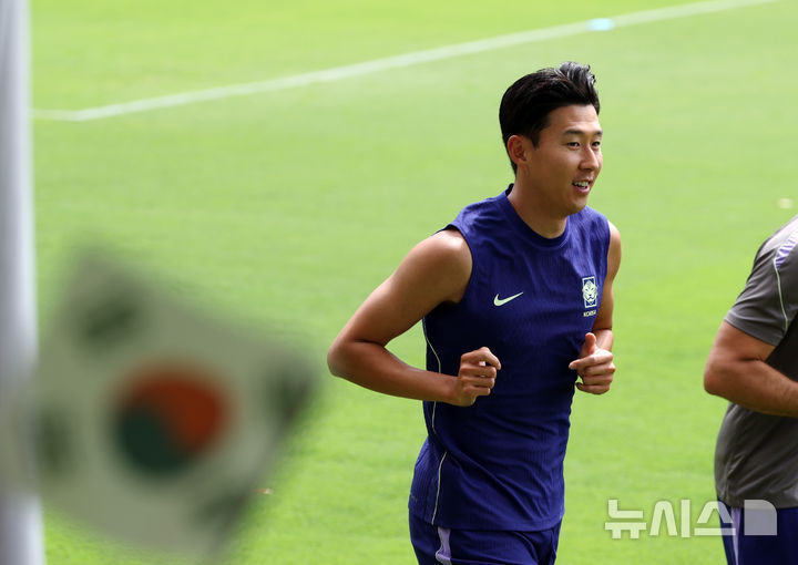 [사포판(멕시코)=뉴시스] 김명년 기자 = 축구 국가대표팀 손흥민이 6일(현지 시간) 멕시코 과달라하라 인근 베이스캠프 훈련장인 사포판 치바스 바예 베르데에서 훈련하고 있다. 2026.06.07. kmn@newsis.com