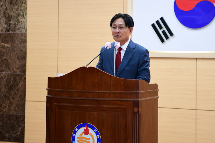 직원조회 중인 박용철 강화군수. (사진=강화군 제공) 2026.06.08. photo@newsis.com *재판매 및 DB 금지