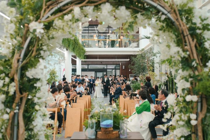 [울산=뉴시스] 울산시는 작은 결혼식을 원하는 예비부부에게 공공기관을 예식장으로 제공하는 결혼 지원사업의 ‘1호 부부’가 탄생했다고 8일 밝혔다. (사진= 울산시 제공) 2026.06.08.photo@newsis.com *재판매 및 DB 금지