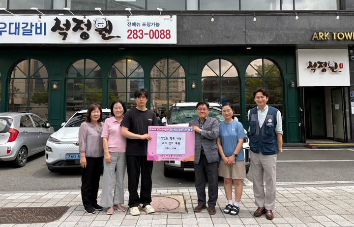 [목포=뉴시스]목포 소고기 전문점 '석정원' 정기 후원. (사진=목포시 제공) 2026.06.08. photo@newsis.com *재판매 및 DB 금지