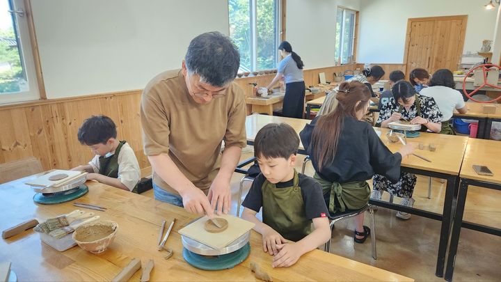 [산청=뉴시스] 산청군 가족체험학습 목화와 도자기 (사진=산청군 제공) 2026. 06. 08. photo@newsis.com *재판매 및 DB 금지