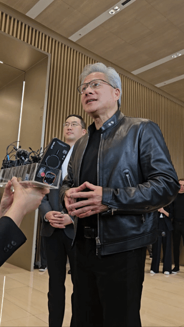 [서울=뉴시스] 젠슨 황 엔비디아 CEO와 구광모 LG그룹 회장이 8일 오전 서울 여의도 LG트윈타워에서 1시간 가량 비공개 회동을 한 뒤 기자들과 질의응답을 진행하고 있다. *재판매 및 DB 금지