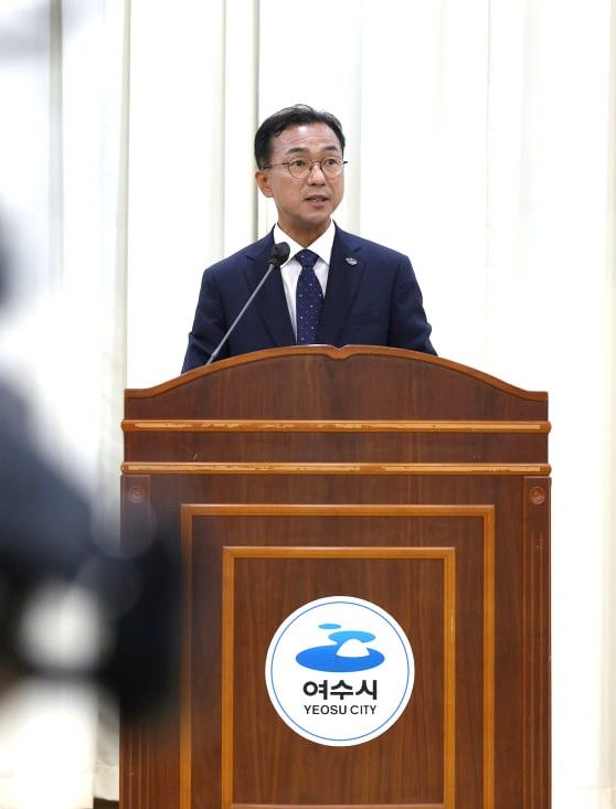 [여수=뉴시스] 8일 오전 여수시청 회의실에서 제9회 전국동시지방선거 당선증 교부식이 열린 가운데 서영학 여수시장 당선인이 인사말하고 있다. (사진=선거사무소 제공) 2026.06.08. photo@newsis.com *재판매 및 DB 금지