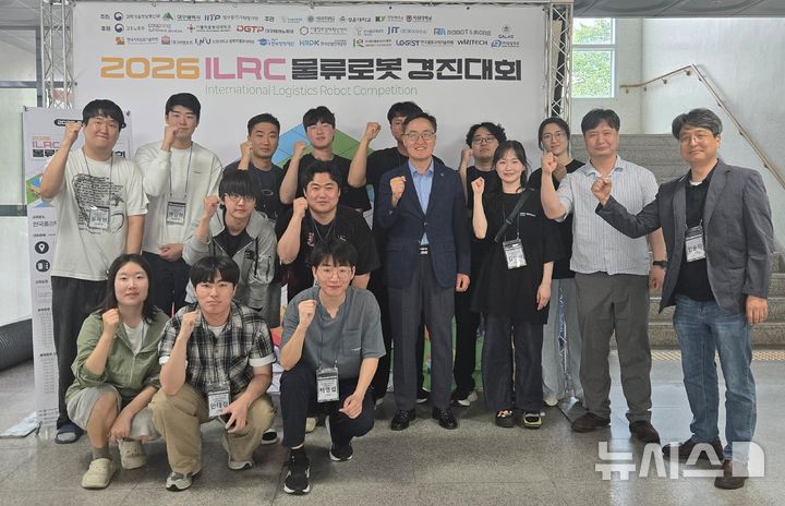 한국폴리텍대 로봇캠퍼스, 국제 물류 로봇 경진대회 수상자들