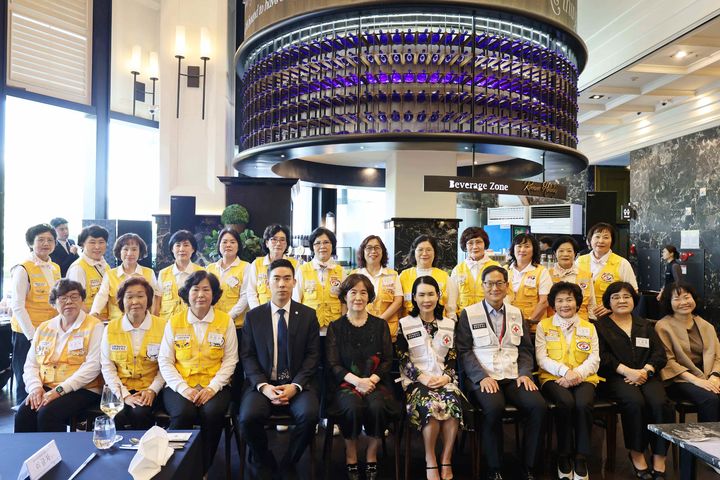 [창원=뉴시스]창원한마음병원, 적십자 회원유공장 최고명예대장 수상.(사진=경남적십자사 제공) 2026.06.08.photo@newsis.com *재판매 및 DB 금지