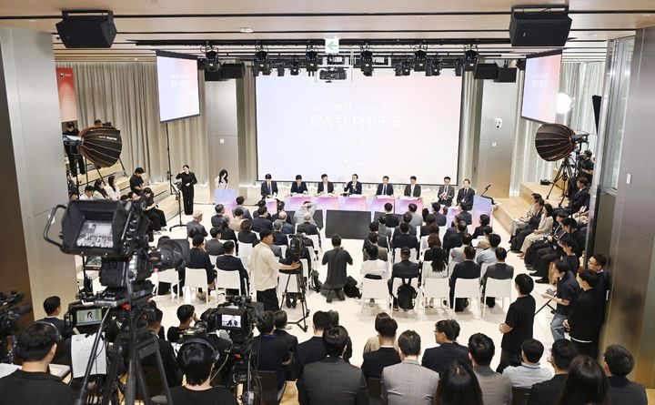 [서울=뉴시스] 박홍근 기획예산처 장관이 8일 오후 서울 마포구 SVC 서울에서 '지출구조조정 열린 토론회'를 주재하고 있다. (사진=기획예산처 제공) 2026.06.08. photo@newsis.com *재판매 및 DB 금지
