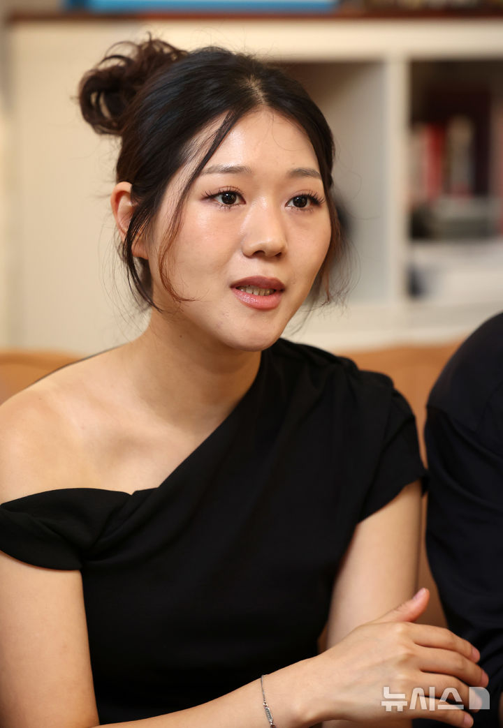 [서울=뉴시스] 배훈식 기자 = 국악 크로스오버 밴드 '시오트'(SYOT)의 박한빈이 8일 오후 서울 서초구 지제 스튜디오에서 뉴시스와 인터뷰하고 있다. 2026.06.08. dahora83@newsis.com