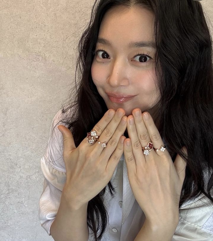 [서울=뉴시스] 배우 신민아 (사진=신민아 SNS 캡쳐) 2026.06.09. photo@newsis.com *재판매 및 DB 금지