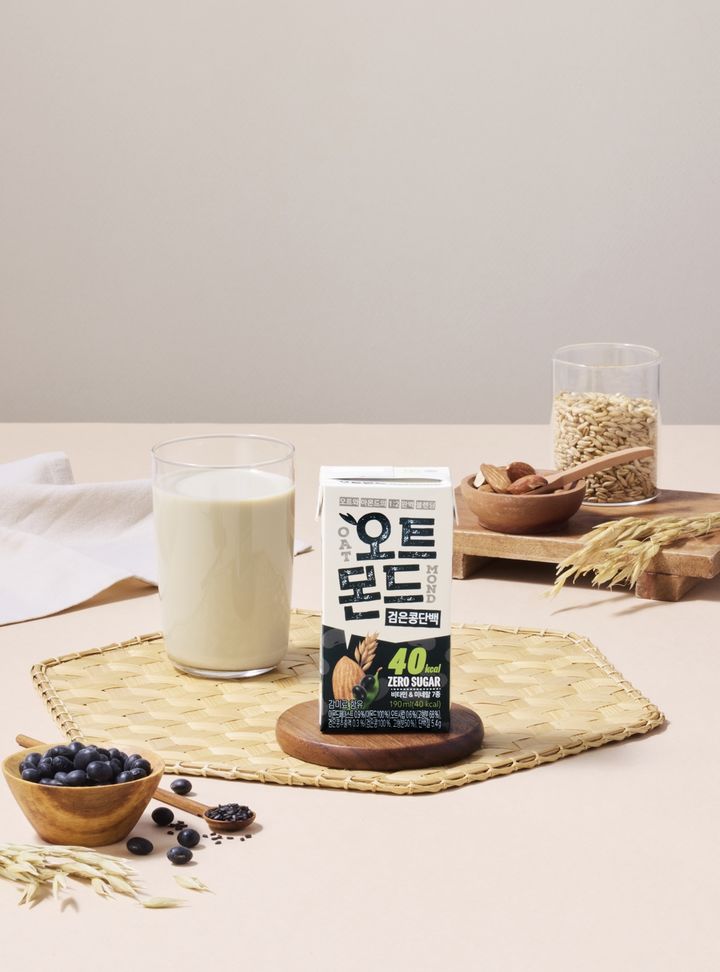 오트몬드 검은콩단백. (사진=롯데칠성음료 제공) *재판매 및 DB 금지