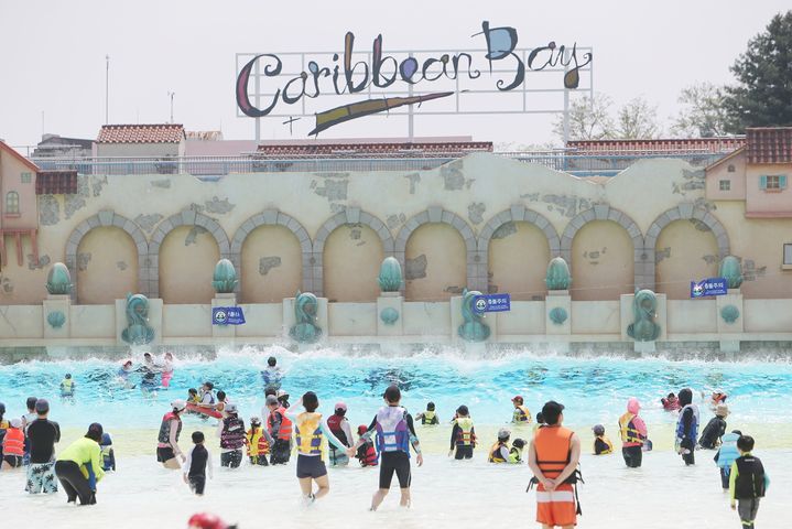 [용인=뉴시스] 캐리비안 베이, 야외 파도풀(사진=에버랜드 제공) 2026. 06. 09. photo@newsis.com *재판매 및 DB 금지