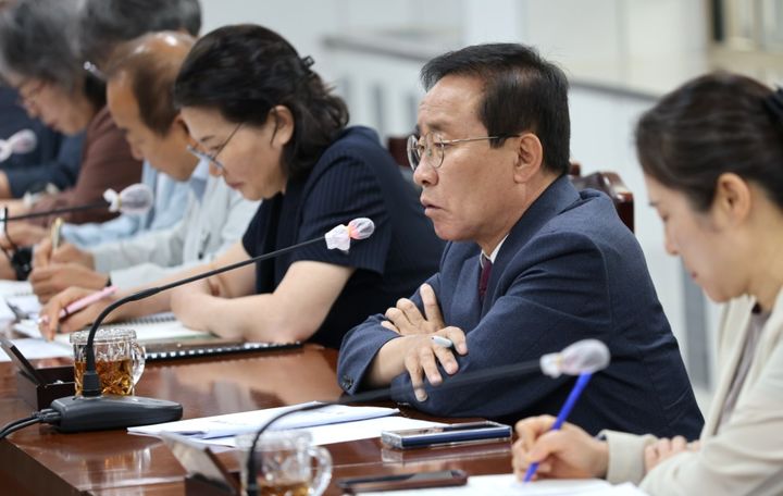회의 주재하는 김문근 단양군수 *재판매 및 DB 금지