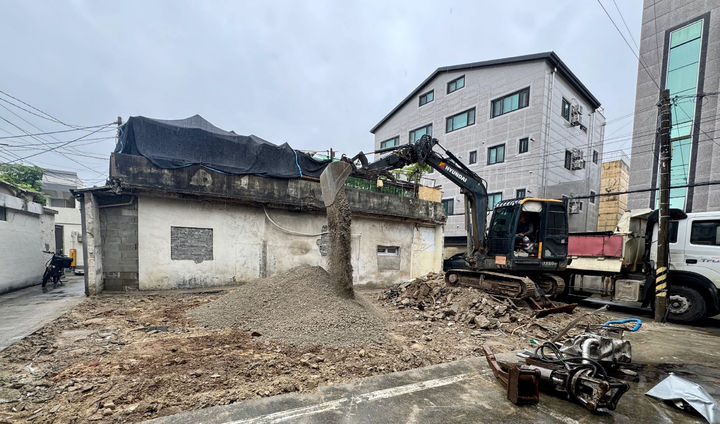 [진주=뉴시스] 경남 진주시 농촌 빈집 정비사업. (사진=진주시 제공) 2026.06.09. photo@newsis.com *재판매 및 DB 금지