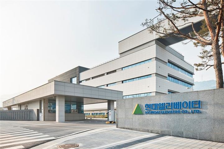 [서울=뉴시스] 현대엘리베이터는 최근 중대재해처벌법(중처법) 준수 인증 평가 결과 A등급을 획득했다고 9일 밝혔다. 사진은 현대엘리베이터 본사 전경. (사진=현대엘리베이터 제공) photo@newsis.com *재판매 및 DB 금지