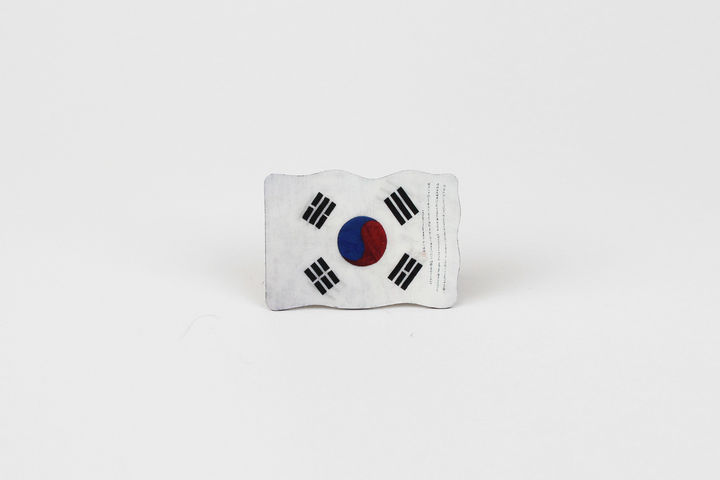 [서울=뉴시스] 서명문 태극기 렌티큘러 마그넷 (사진=국가유산진흥원 제공) 2026.06.09. photo@newsis.com *재판매 및 DB 금지