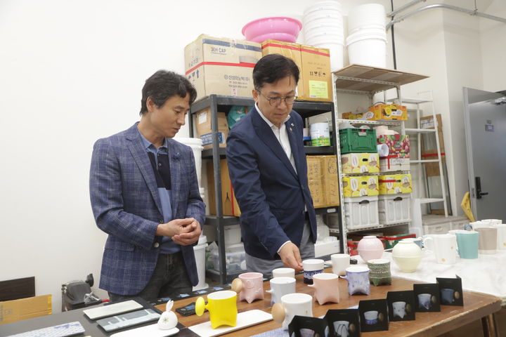 [서울=뉴시스] 이병권(오른쪽) 중소벤처기업부 제2차관. (사진=중소벤처기업부 제공) 2026.06.09. photo@newsis.com *재판매 및 DB 금지