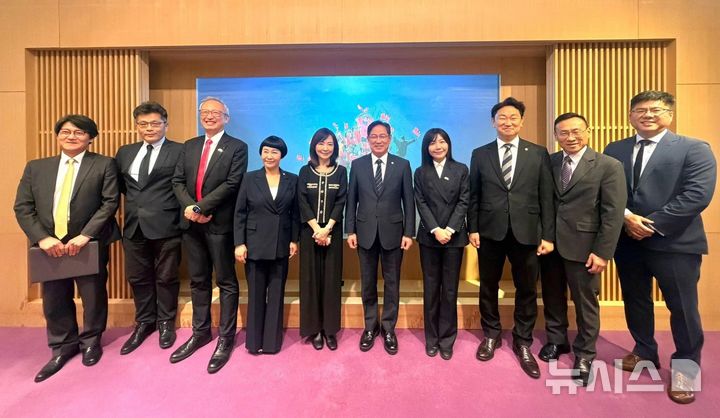 [베이징=뉴시스] 우즈중 외교부 정무차장(차관)은 8일 더불어민주당 곽상언·국민의힘 박수영·조국혁신당 김재원 의원 등 대만을 방문한 여야 국회의원들과 오찬을 가졌다고 대만 외교부가 밝혔다.(사진=대만 외교부 홈페이지 갈무리) 2026.06.09 photo@newsis.com