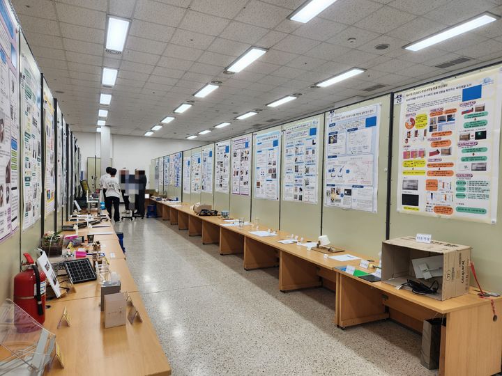 [진주=뉴시스] 경남과학교육원, 경남학생과학발명품경진대회 컨설팅. (사진=경남과학교육원 제공) 2026.06.09. photo@newsis.com *재판매 및 DB 금지